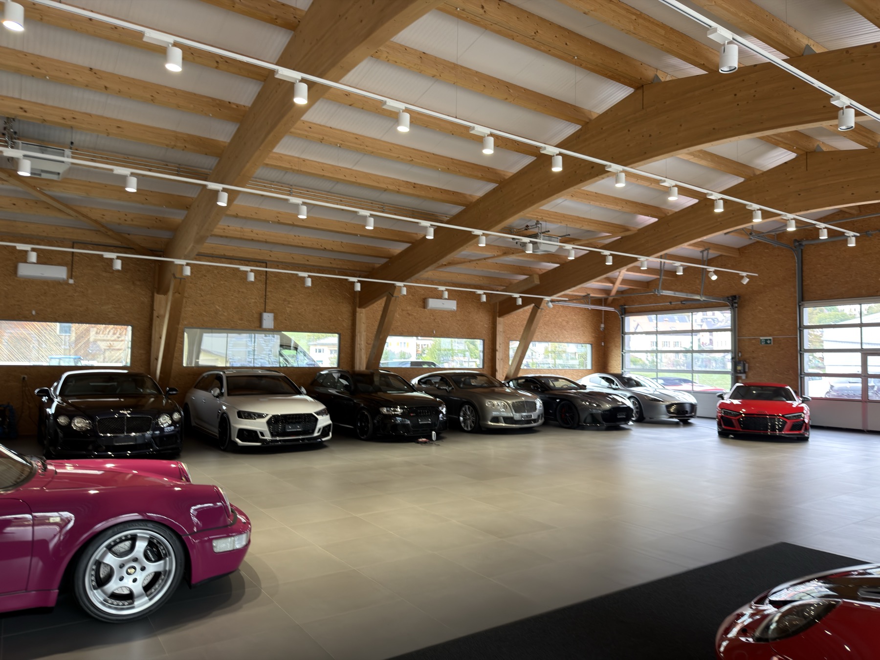 Showroom du Garage du Seyon et sa charpente en bois